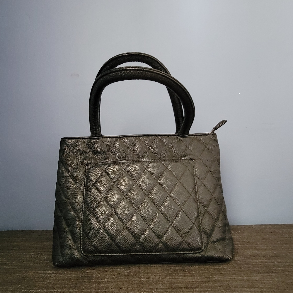 ❗CLOSET LIQUIDATION❗️Attention black quilted purse